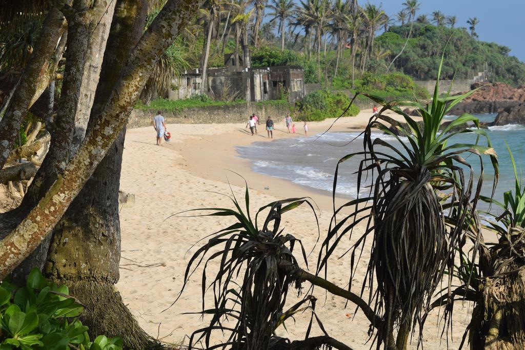 Naomi Beach Hotel Weligama Exterior foto